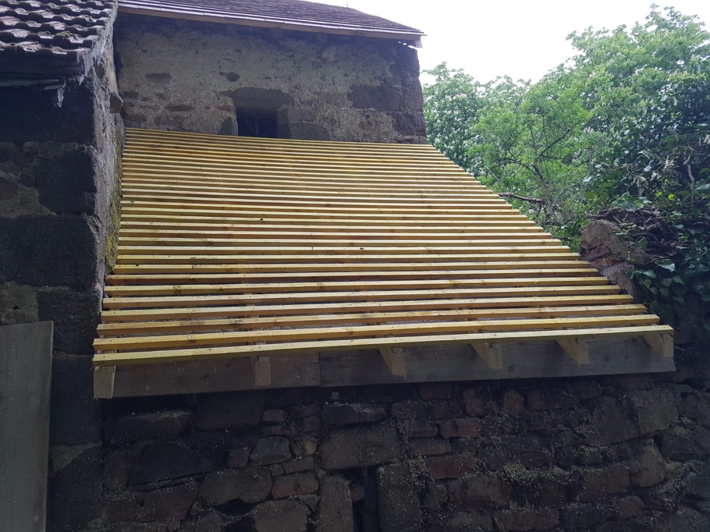 Démoussage et nettoyage toiture à Domérat